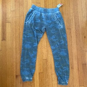 Peace Love World Sweatpants - CAMO